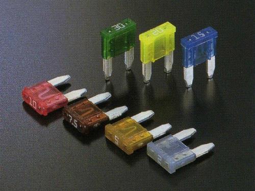 什么是保險絲夾？